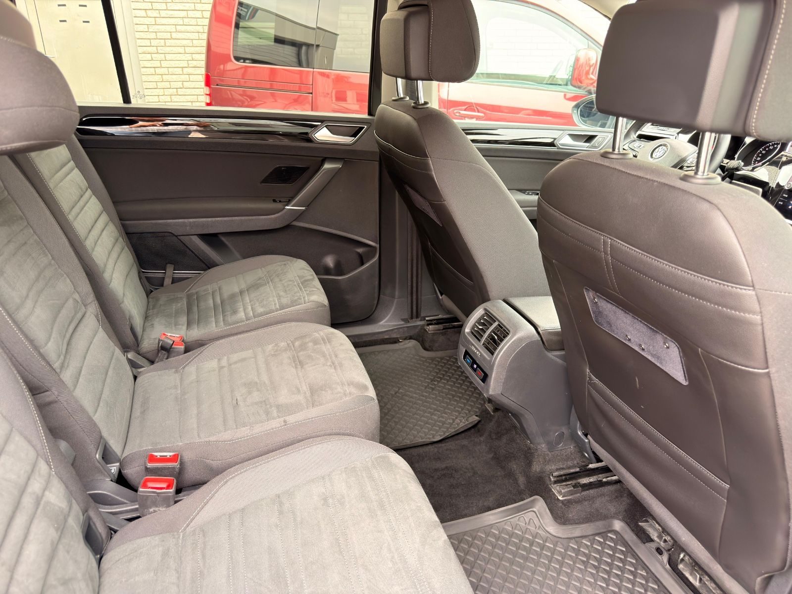 Volkswagen Touran – Foto 11