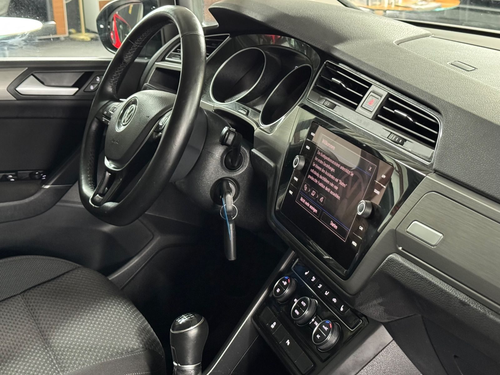 Volkswagen Touran – Foto 12