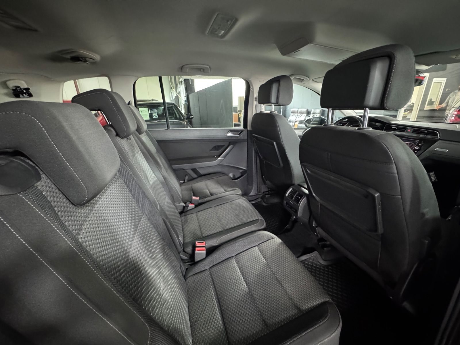 Volkswagen Touran – Foto 16