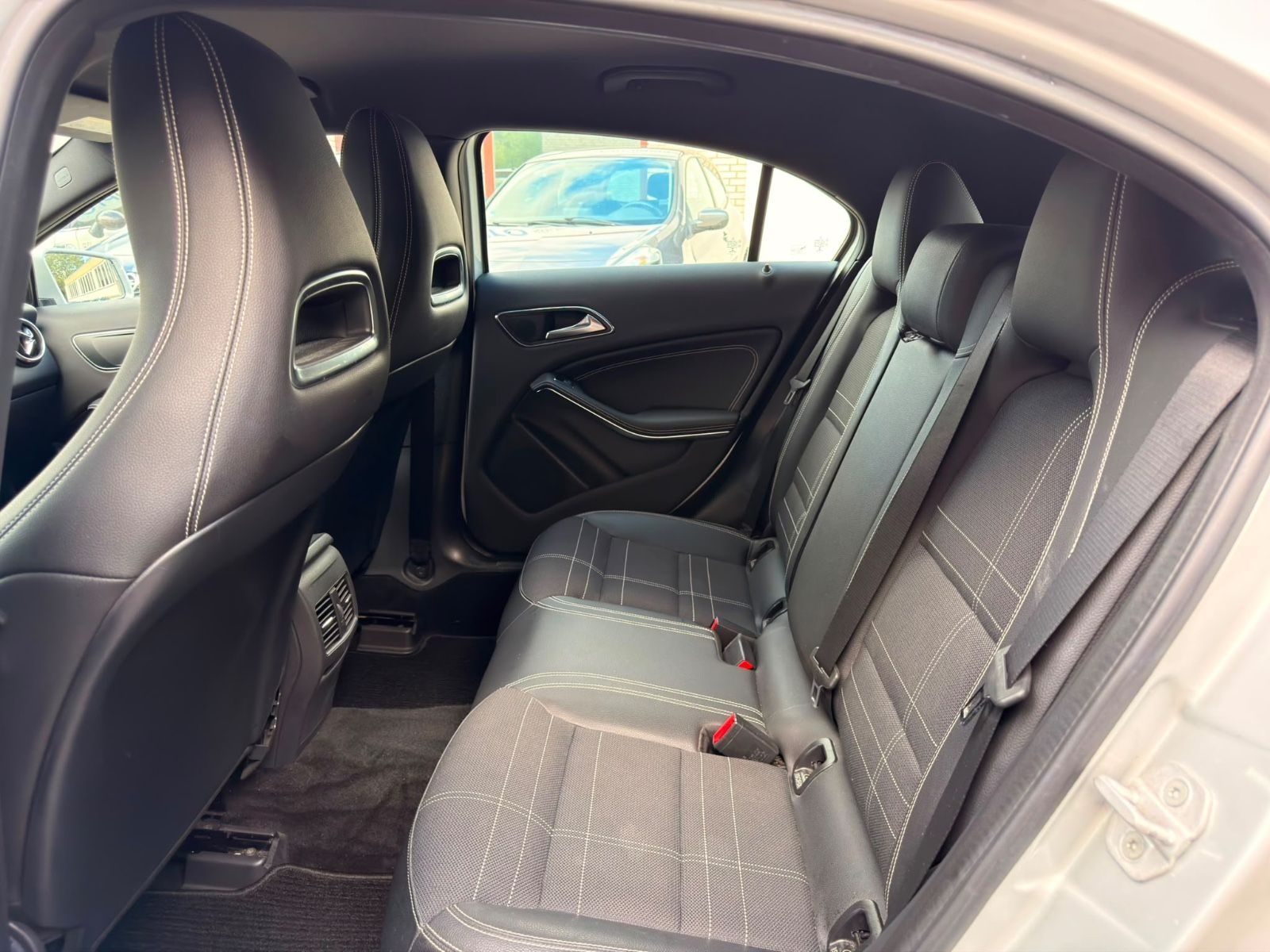 Mercedes-Benz A180 – Foto 15