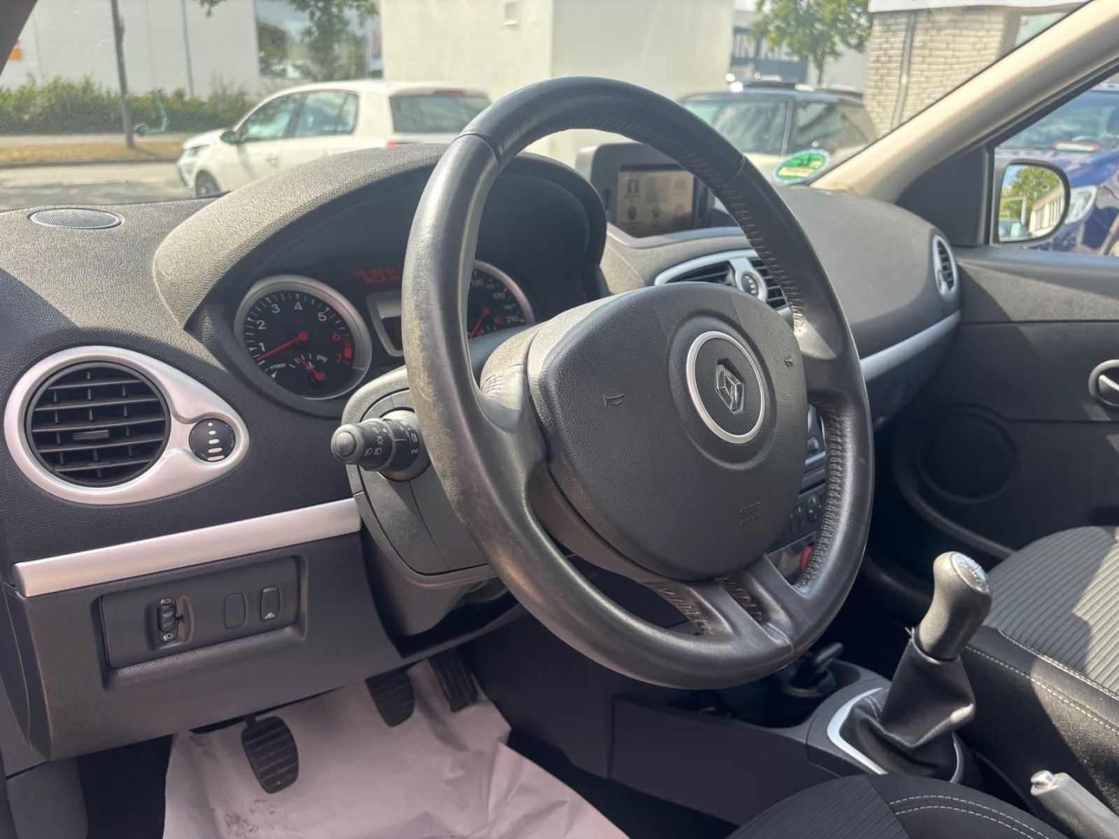 Renault Clio – Foto 13