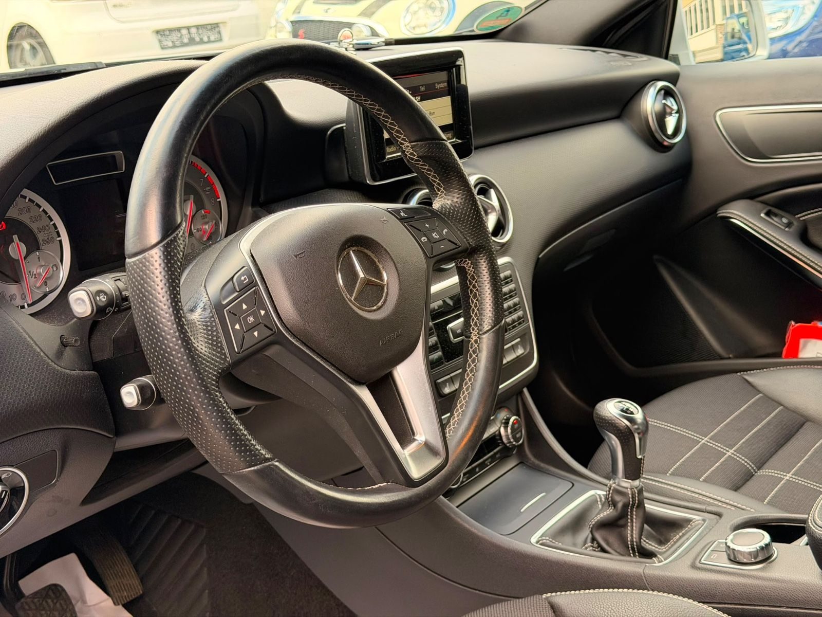 Mercedes-Benz A180 – Foto 12