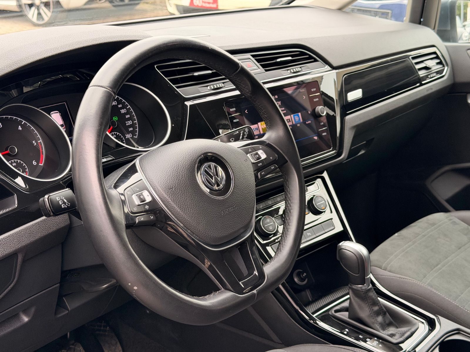 Volkswagen Touran – Foto 12