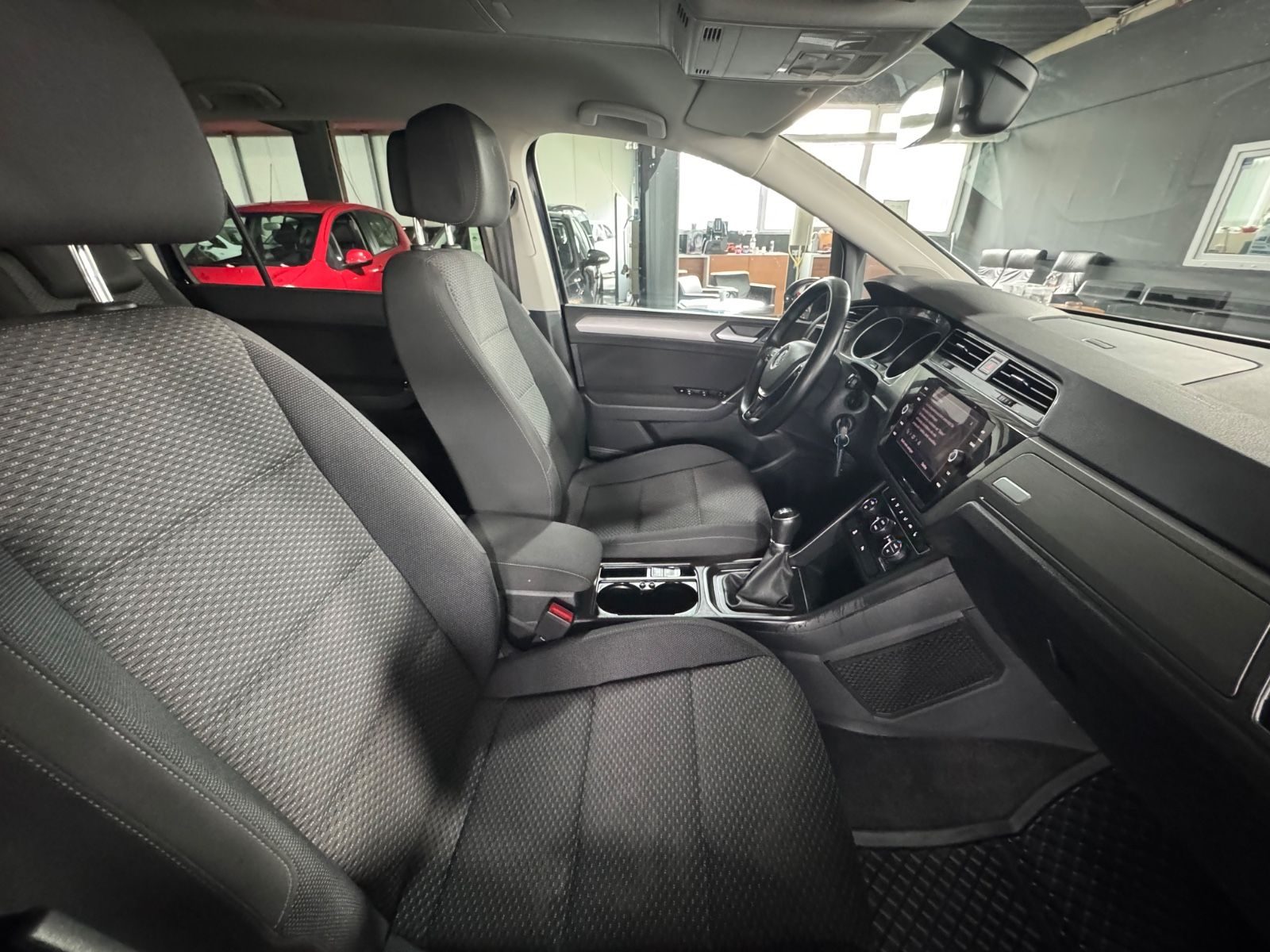 Volkswagen Touran – Foto 11